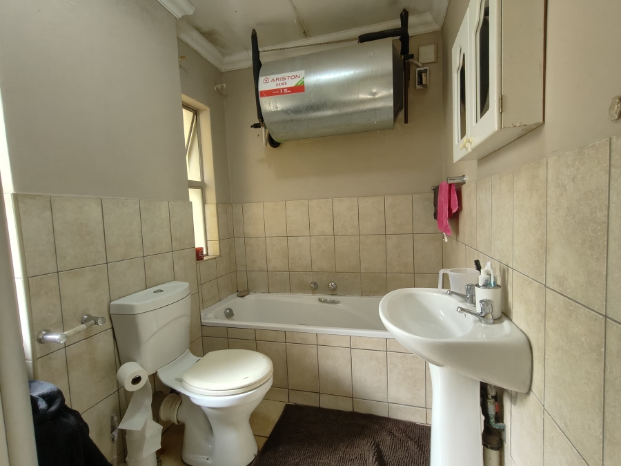 2 Bedroom Property for Sale in Geelhoutpark North West
